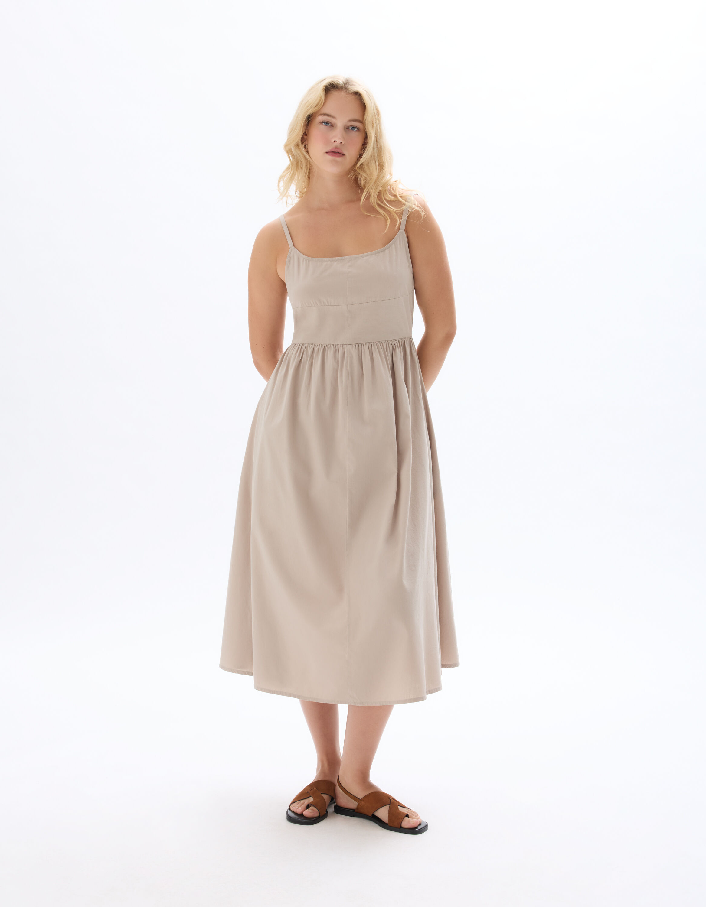 Robe longue fluide à bretelles - beige