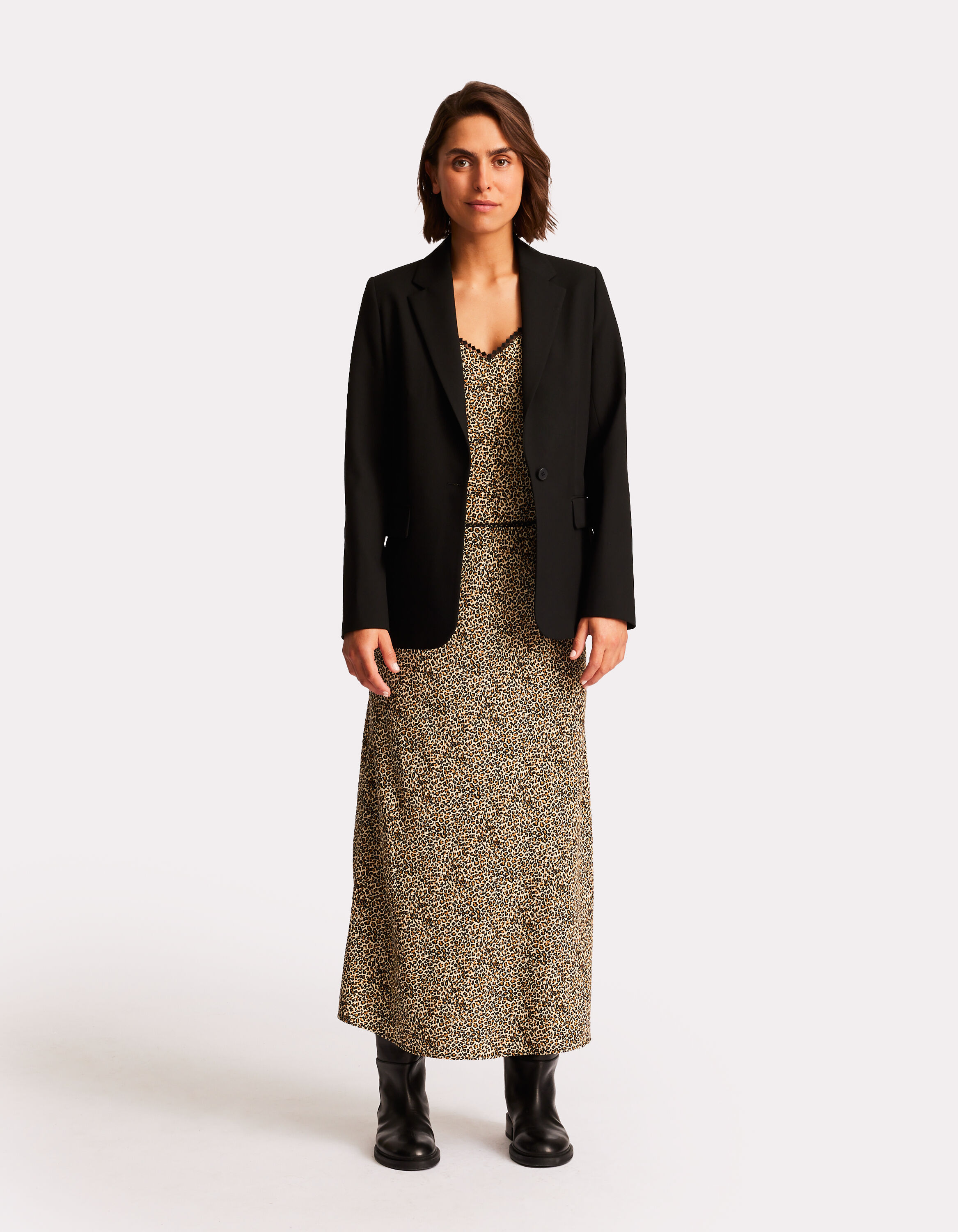 Top a fines bretelles et col V motif leopard noir celio be camaieu