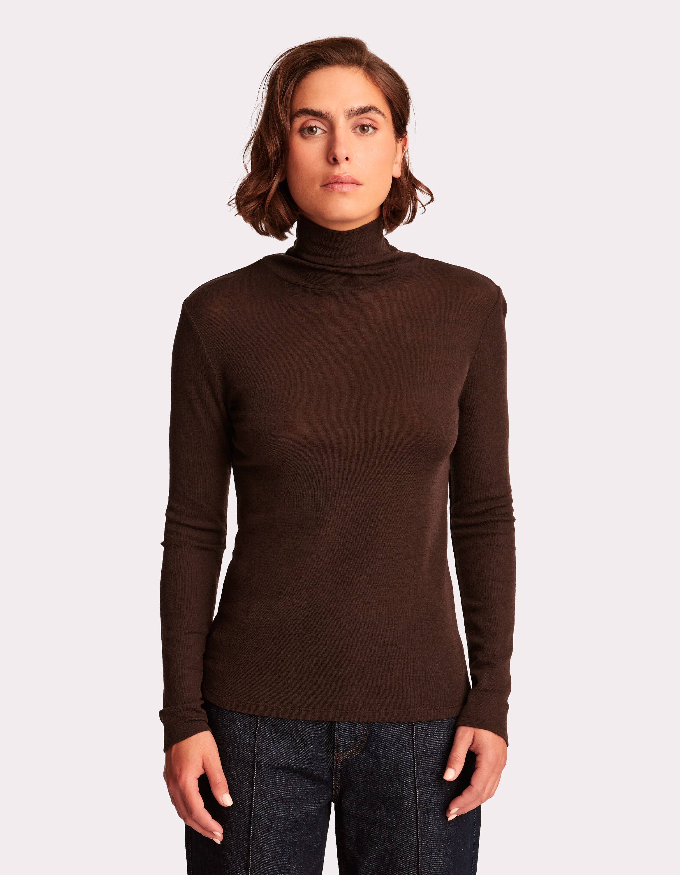T shirt en laine a col roule marron fonce