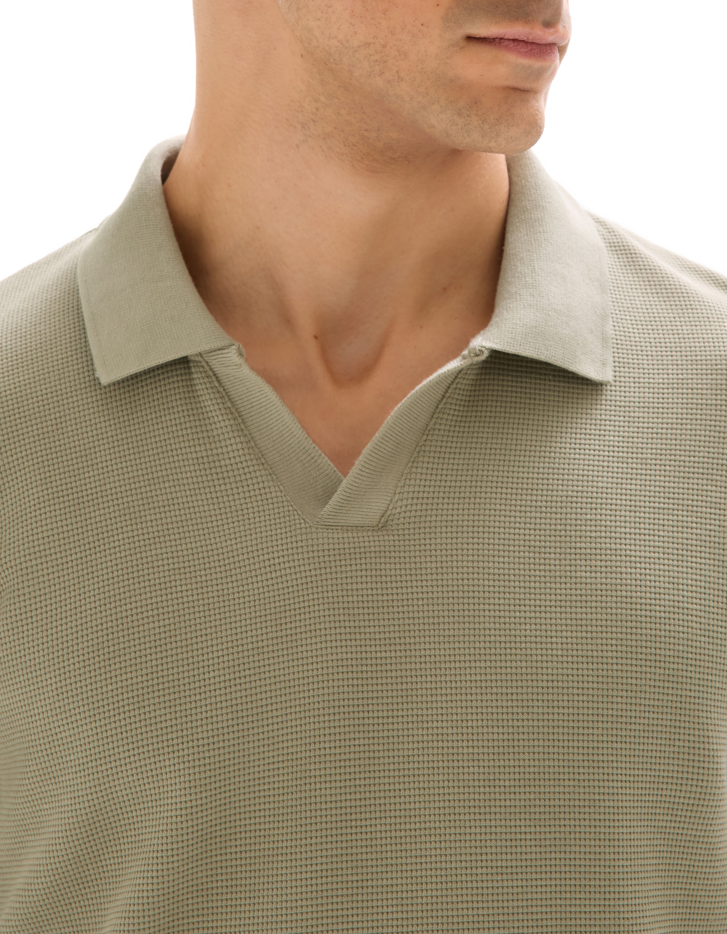 Polo de corte regular em malha favo louro