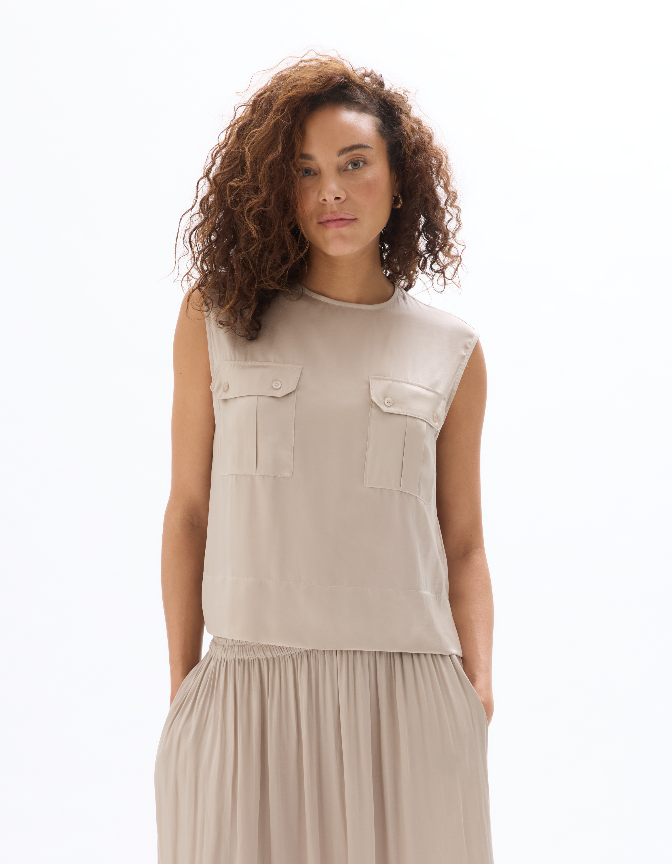 Blouse en satin sans manches - beige - celio - Modalova