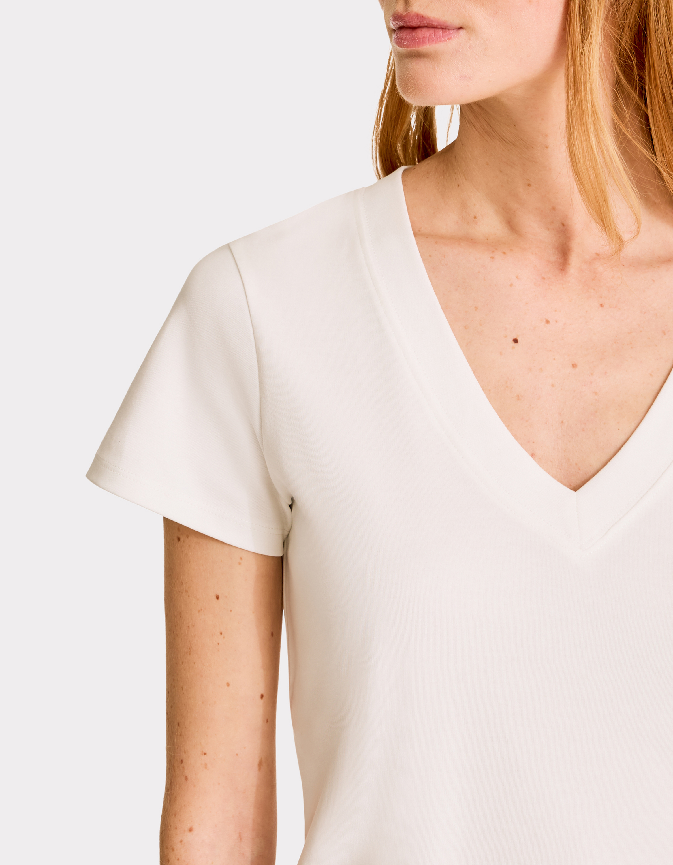 T-shirt en coton doux à col V - écru - celio - Modalova