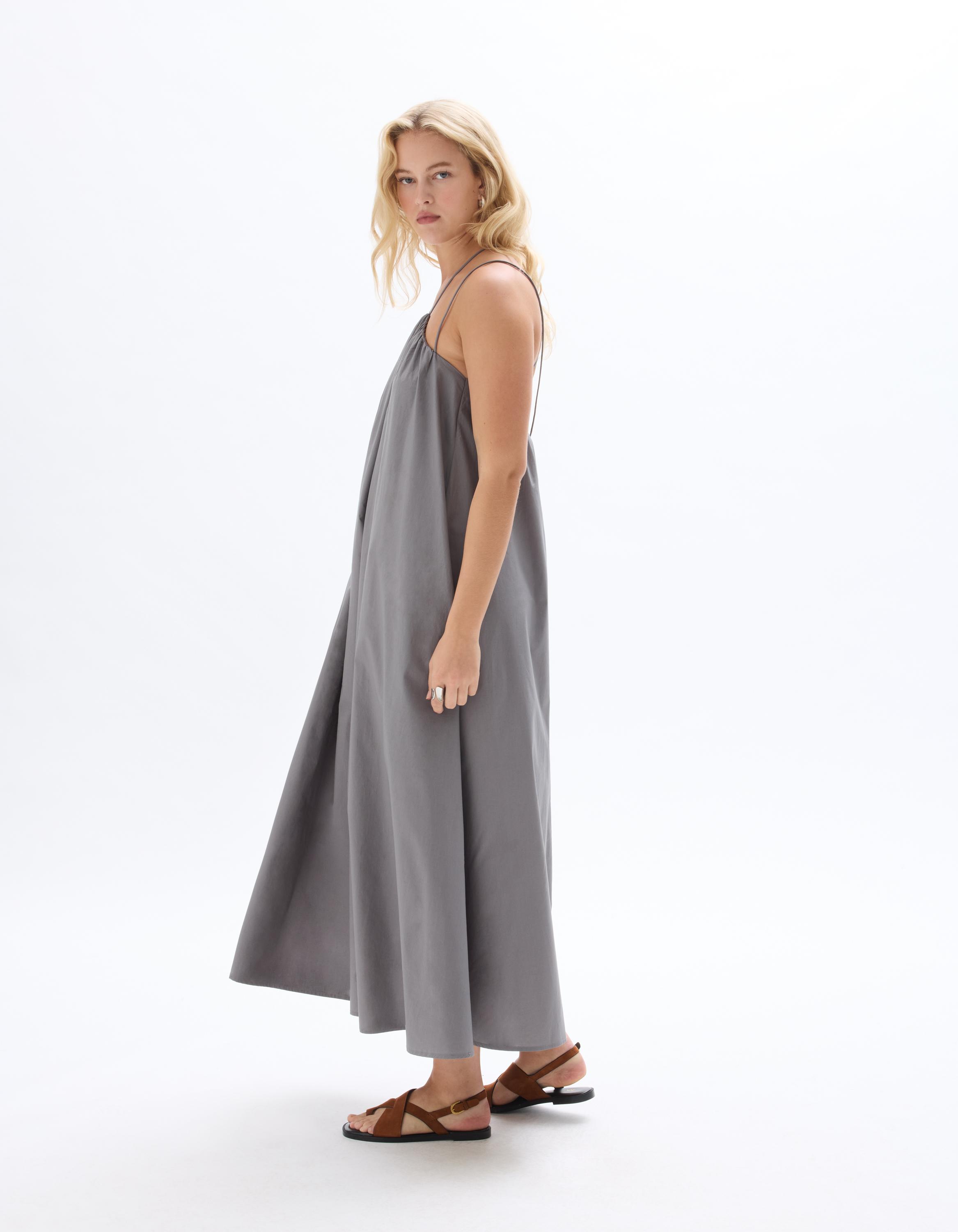 Robe fluide longue à bretelles croisées - grise - celio - Modalova
