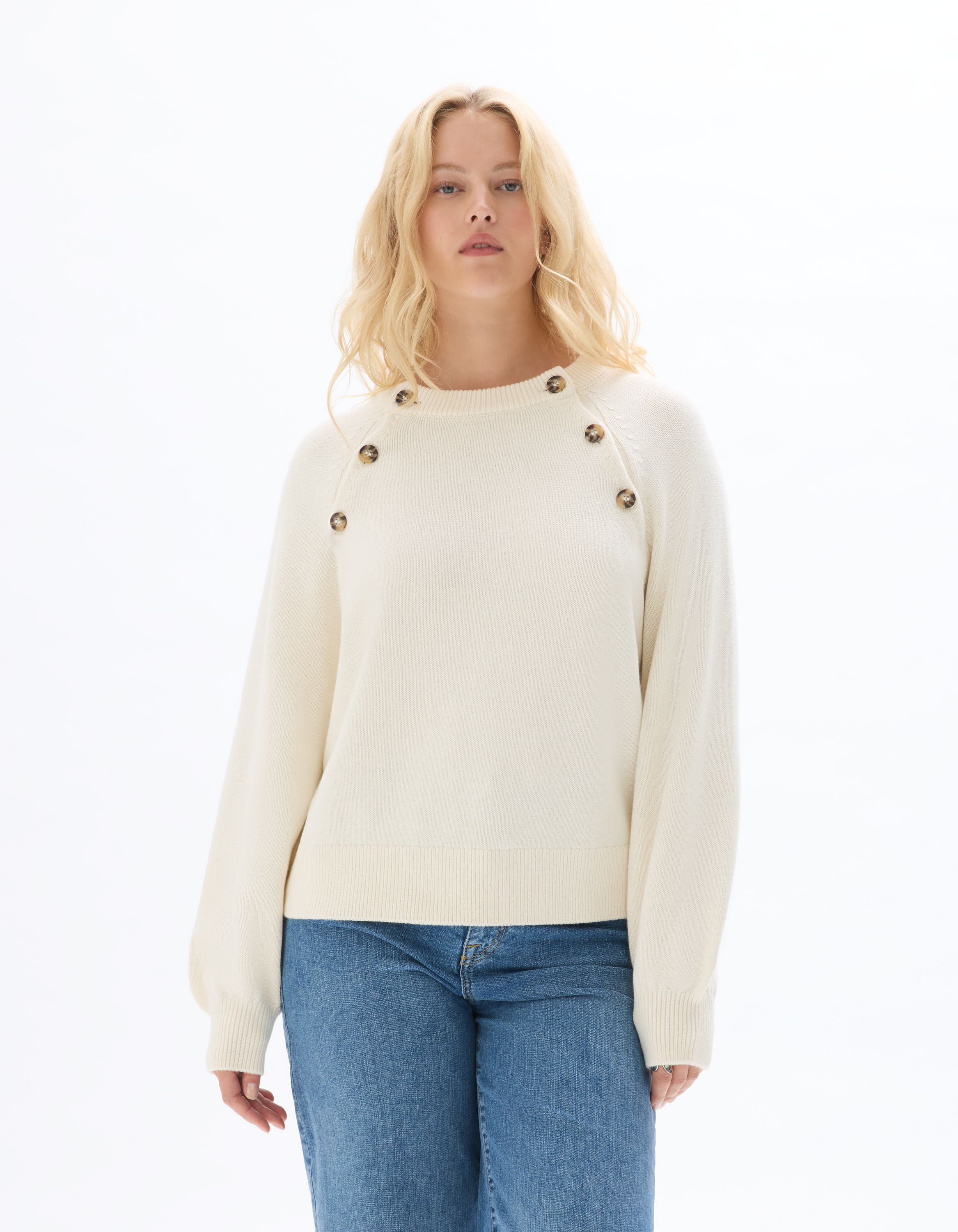 Pull col rond avec boutons décoratifs - celio - Modalova