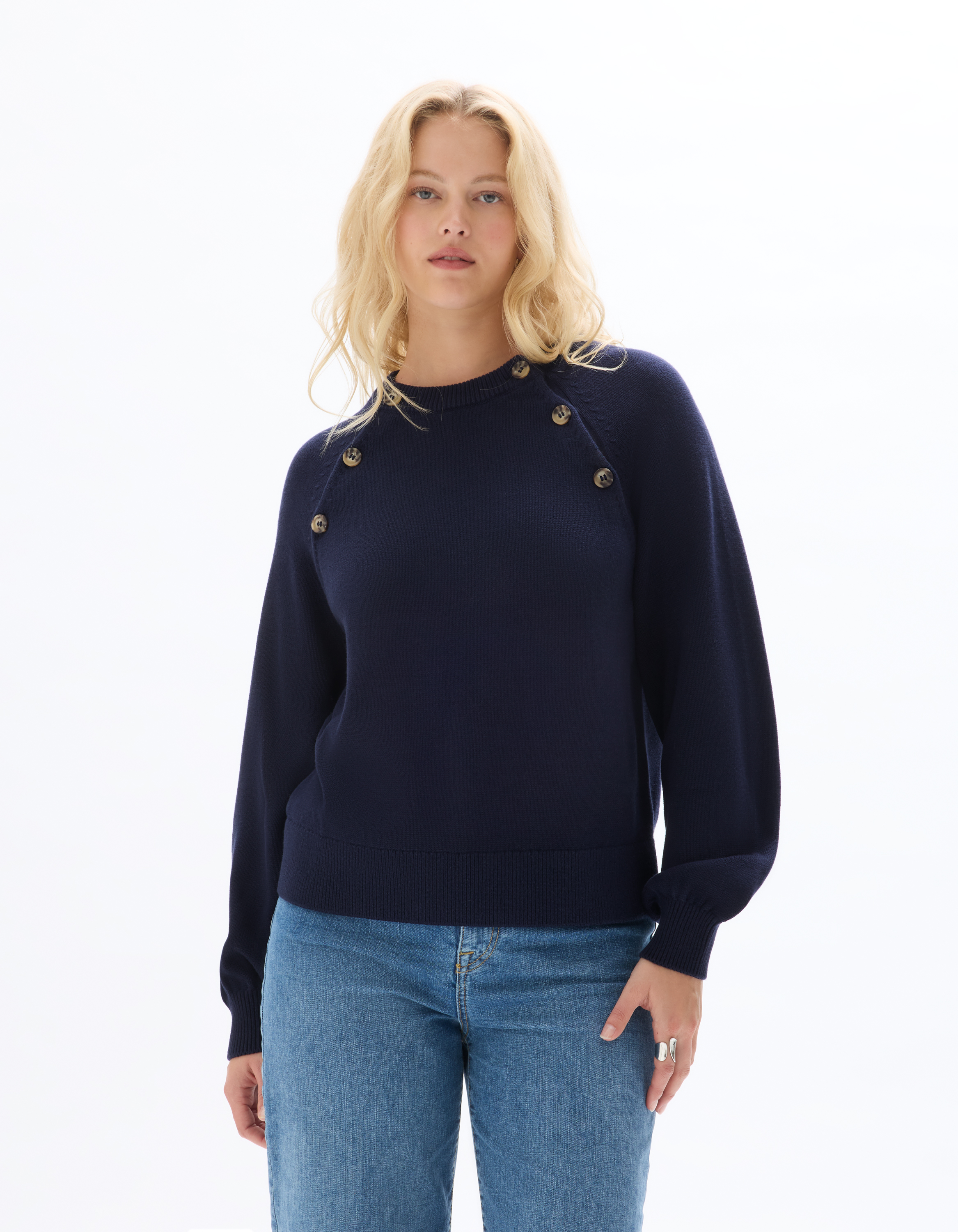 Pull femme col rond avec boutons décoratifs - celio - Modalova